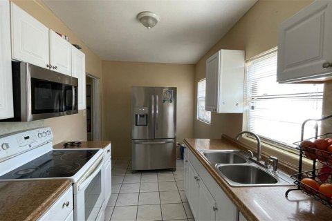 House in Orlando, Florida 4 bedrooms, 104.79 sq.m. № 1893576 - photo 4