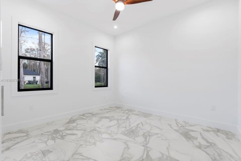 House in Naples, Florida 4 bedrooms, 184.97 sq.m. № 1813999 - photo 26
