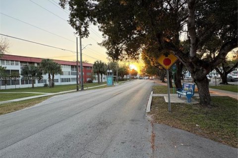 Condominio en venta en Miami, Florida, 2 dormitorios, 166.2 m2 № 2032449 - foto 3