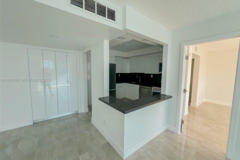 Condominio en venta en North Miami Beach, Florida, 2 dormitorios, 111.48 m2 № 2153334 - foto 8