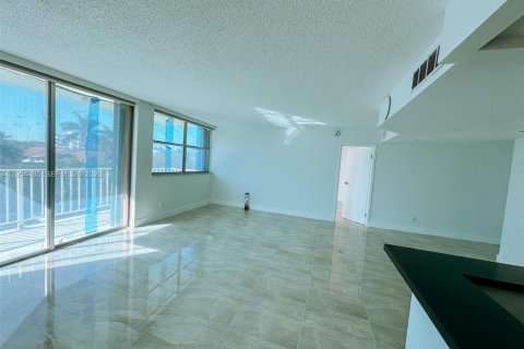Condominio en venta en North Miami Beach, Florida, 2 dormitorios, 111.48 m2 № 2153334 - foto 4