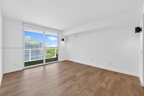 Condominio en venta en Miami, Florida, 3 dormitorios, 151.06 m2 № 2011701 - foto 10
