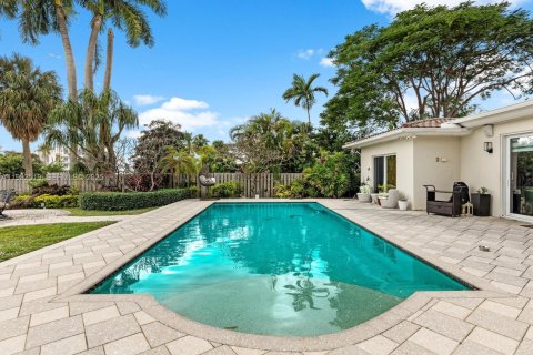 House in Miami Beach, Florida 3 bedrooms, 223.24 sq.m. № 2077018 - photo 9