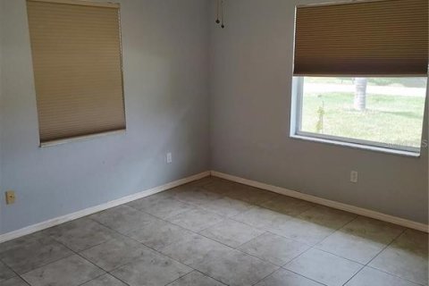 Villa ou maison à louer à North Port, Floride: 3 chambres, 172.43 m2 № 2095219 - photo 6