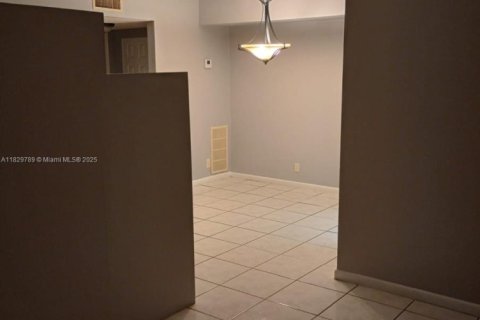 Condo in North Lauderdale, Florida, 1 bedroom  № 1802794 - photo 4