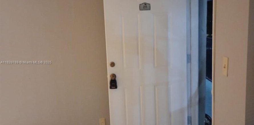 Condo in North Lauderdale, Florida, 1 bedroom  № 1802794