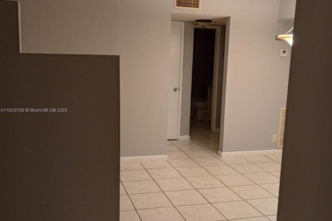 Condo in North Lauderdale, Florida, 1 bedroom  № 1802794 - photo 8