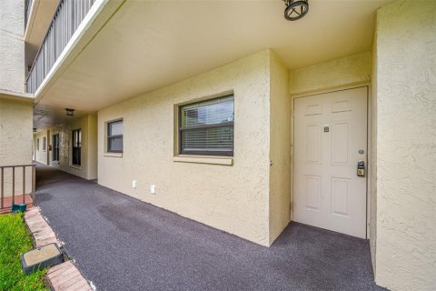 Condo in Clearwater, Florida, 2 bedrooms № 2104541 - photo 8