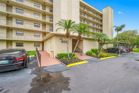 Condo in Clearwater, Florida, 2 bedrooms № 2104541 - photo 2