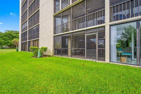 Condo in Clearwater, Florida, 2 bedrooms № 2104541 - photo 3