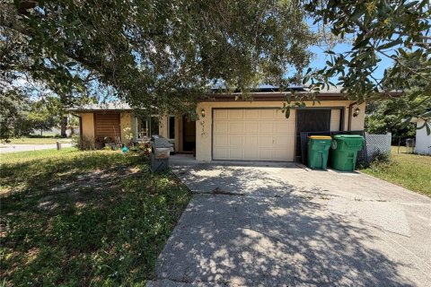 House in Port Charlotte, Florida 2 bedrooms, 118.26 sq.m. № 2107690
