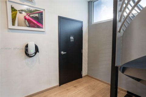 Купить коммерческую недвижимость в Дорал, Флорида № 2050420 - фото 9