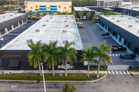 Купить коммерческую недвижимость в Дорал, Флорида № 2050420 - фото 16