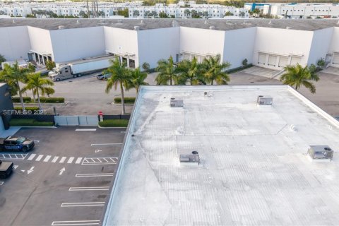 Купить коммерческую недвижимость в Дорал, Флорида № 2050420 - фото 13