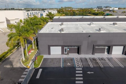 Купить коммерческую недвижимость в Дорал, Флорида № 2050420 - фото 19