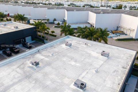 Купить коммерческую недвижимость в Дорал, Флорида № 2050420 - фото 14