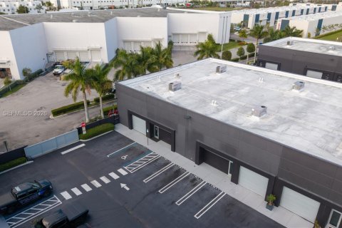 Купить коммерческую недвижимость в Дорал, Флорида № 2050420 - фото 20