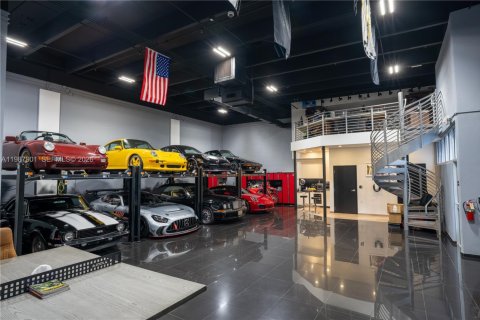 Купить коммерческую недвижимость в Дорал, Флорида № 2050420 - фото 2