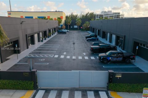 Купить коммерческую недвижимость в Дорал, Флорида № 2050420 - фото 21