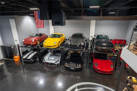 Купить коммерческую недвижимость в Дорал, Флорида № 2050420 - фото 4