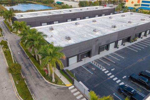 Купить коммерческую недвижимость в Дорал, Флорида № 2050420 - фото 18
