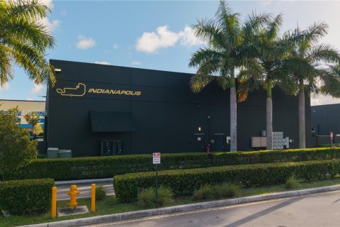 Купить коммерческую недвижимость в Дорал, Флорида № 2050420 - фото 17