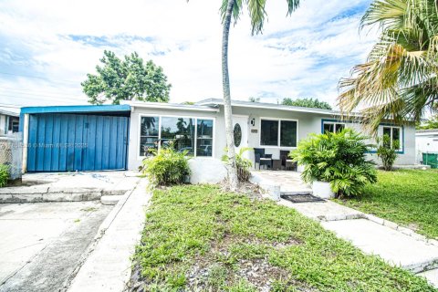House in Davie, Florida 3 bedrooms, 120.77 sq.m. № 1865798 - photo 2