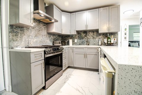 House in Davie, Florida 3 bedrooms, 120.77 sq.m. № 1865798 - photo 5