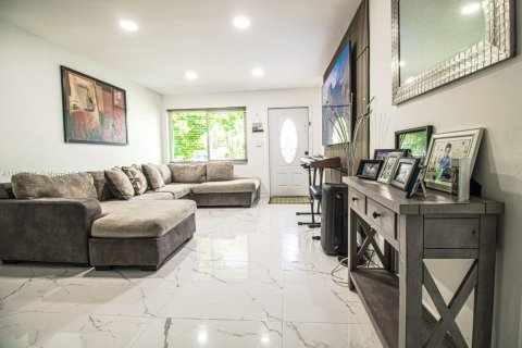 House in Davie, Florida 3 bedrooms, 120.77 sq.m. № 1865798 - photo 4