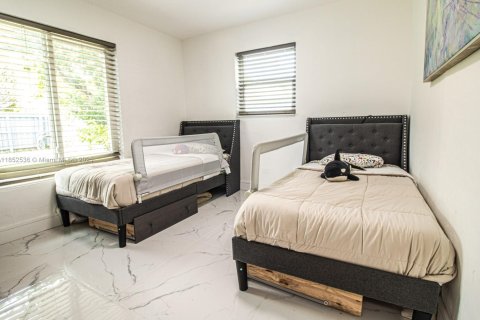 House in Davie, Florida 3 bedrooms, 120.77 sq.m. № 1865798 - photo 10