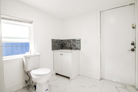 House in Davie, Florida 3 bedrooms, 120.77 sq.m. № 1865798 - photo 16