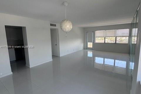 Купить кондоминиум в Халландейл-Бич, Флорида 2 спальни, 120.77м2, № 2018562 - фото 2