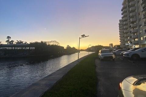 Купить кондоминиум в Халландейл-Бич, Флорида 2 спальни, 120.77м2, № 2018562 - фото 16