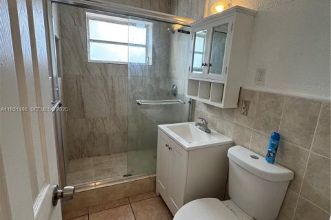 Apartamento en alquiler en Miami, Florida, 2 dormitorios, 139.35 m2 № 1990530 - foto 9