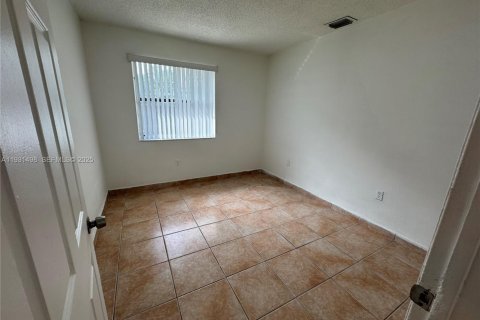 Apartamento en alquiler en Miami, Florida, 2 dormitorios, 139.35 m2 № 1990530 - foto 5