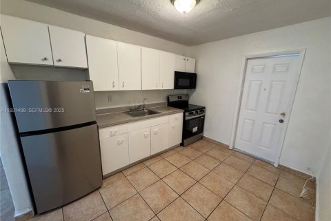 Apartamento en alquiler en Miami, Florida, 2 dormitorios, 139.35 m2 № 1990530 - foto 17
