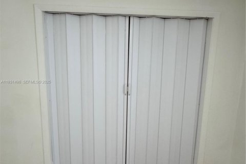 Apartamento en alquiler en Miami, Florida, 2 dormitorios, 139.35 m2 № 1990530 - foto 15