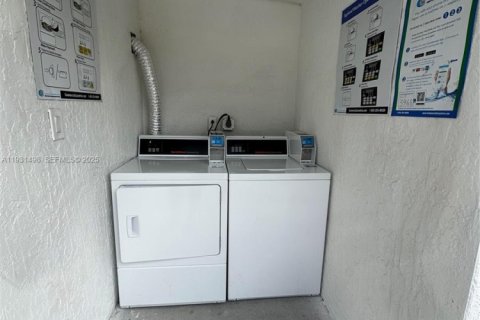 Apartamento en alquiler en Miami, Florida, 2 dormitorios, 139.35 m2 № 1990530 - foto 18