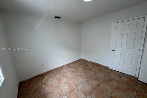 Apartamento en alquiler en Miami, Florida, 2 dormitorios, 139.35 m2 № 1990530 - foto 6