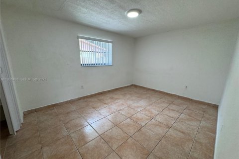 Apartamento en alquiler en Miami, Florida, 2 dormitorios, 139.35 m2 № 1990530 - foto 12
