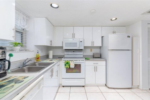 Condominio en alquiler en Sunny Isles Beach, Florida, 2 dormitorios, 123.56 m2 № 2046233 - foto 11