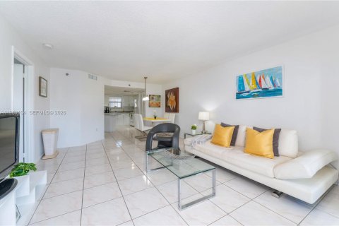 Condominio en alquiler en Sunny Isles Beach, Florida, 2 dormitorios, 123.56 m2 № 2046233 - foto 4