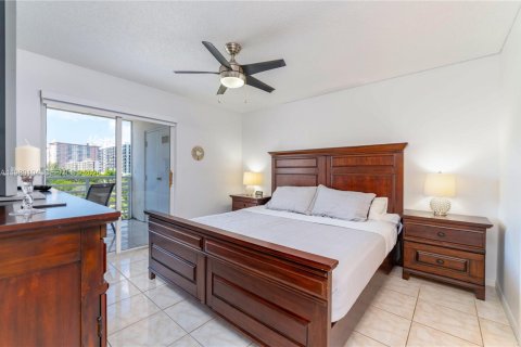 Condominio en alquiler en Sunny Isles Beach, Florida, 2 dormitorios, 123.56 m2 № 2046233 - foto 5