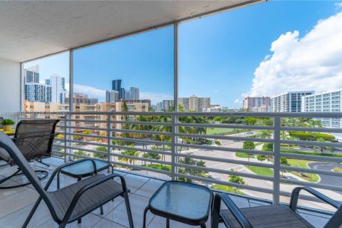 Condominio en alquiler en Sunny Isles Beach, Florida, 2 dormitorios, 123.56 m2 № 2046233 - foto 13