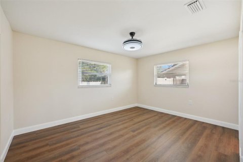 Villa ou maison à louer à Saint Petersburg, Floride: 3 chambres, 146.6 m2 № 1835625 - photo 12