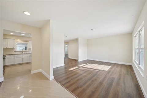 Villa ou maison à louer à Saint Petersburg, Floride: 3 chambres, 146.6 m2 № 1835625 - photo 6