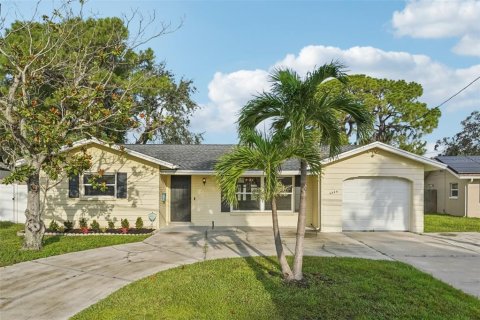 Villa ou maison à louer à Saint Petersburg, Floride: 3 chambres, 146.6 m2 № 1835625 - photo 1