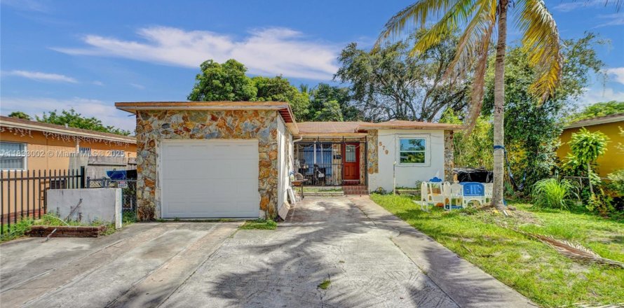 House in Miami, Florida 2 bedrooms, 113.9 sq.m. № 1841038