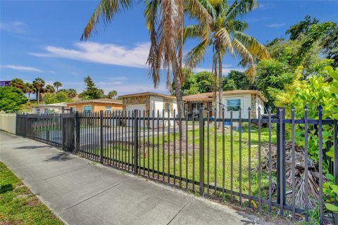 House in Miami, Florida 2 bedrooms, 113.9 sq.m. № 1841038 - photo 4