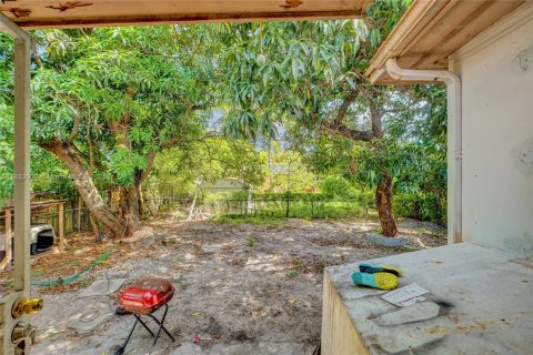 House in Miami, Florida 2 bedrooms, 113.9 sq.m. № 1841038 - photo 19